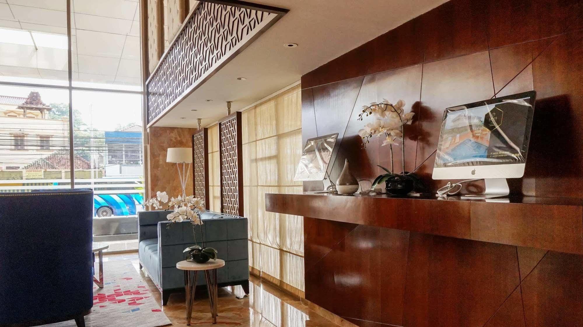 潘达纳兰路易斯肯尼酒店 三宝垄 外观 照片