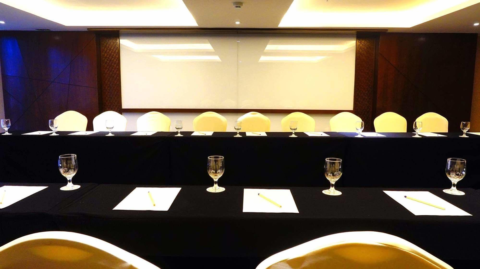 潘达纳兰路易斯肯尼酒店 三宝垄 外观 照片